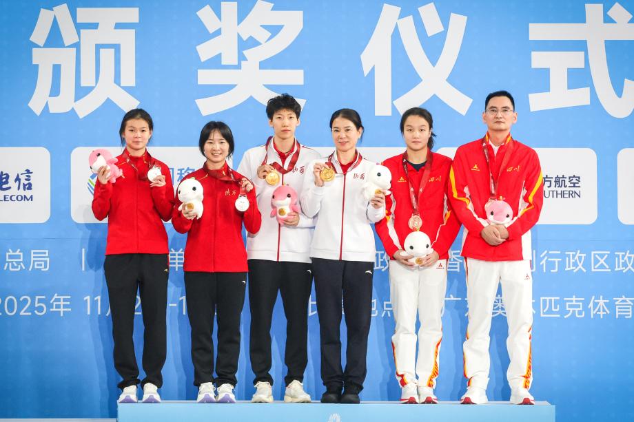 [图]李亚杰夺得全运会跳水女子1米跳板冠军