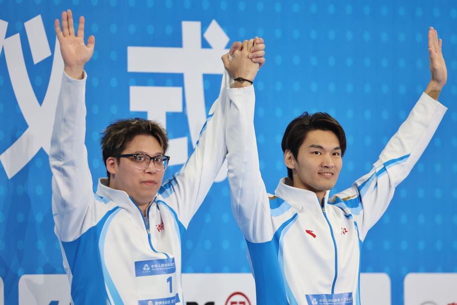 [图]全运会男子200米仰泳 浙江选手徐嘉余夺冠