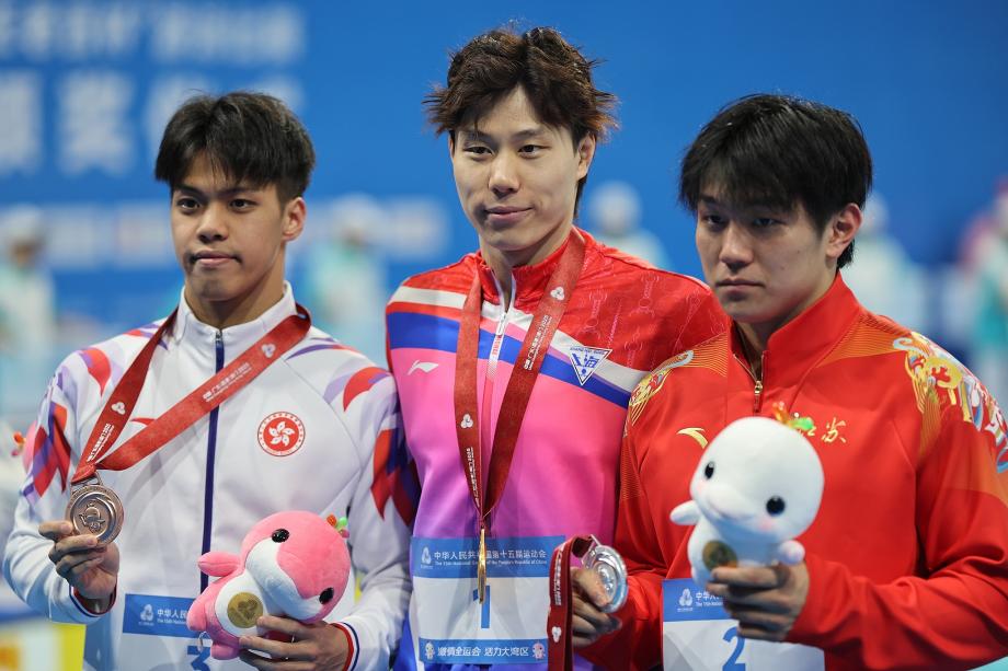 [图]全运会男子200米蛙泳 覃海洋获得冠军